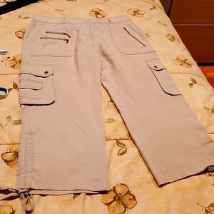 Cache Capri pants size 6